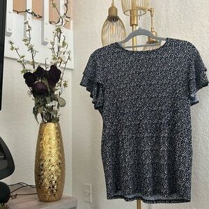 Elegant Top 🗄️ Pre Owned